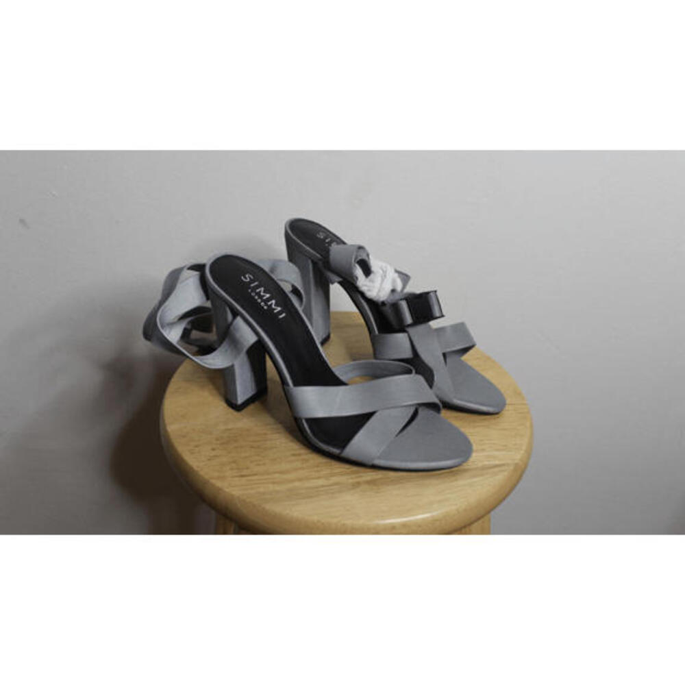 NWOB Simmi London Reflective Gray Strappy Chunky Sandal Heel - 6 P10008